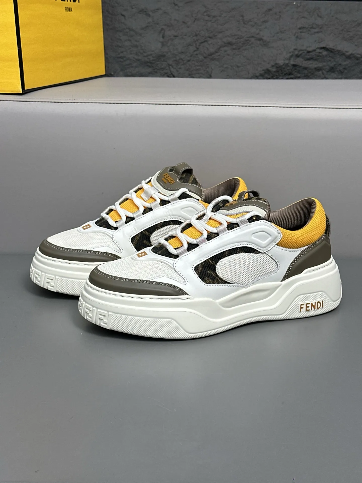 [FENDI] Fendi men's shoes 💰780💰 - High-end quality original casual sports shoes - Upper: Nappa calfskin, pebbled calfskin, tongue and heel; injection molded brand logo plastic module - Lining: brand canvas - Outsole: ultra-light T men's shoes 💰R foam rubber; molded outsole - Super high quality control, fine workmanship: highlighted (high-end, luxury, grade) -Size :39-44 (38, 45, can be customized)